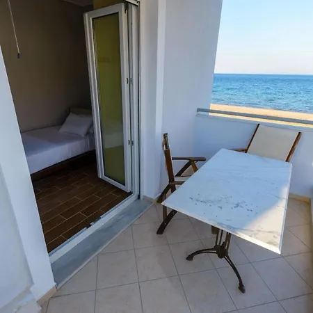 Lemoni Luxury In Front Of The Sea Willa Kechries