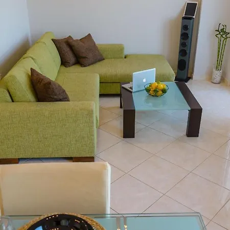 Lemoni Luxury In Front Of The Sea