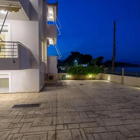 Lemoni Luxury In Front Of The Sea *