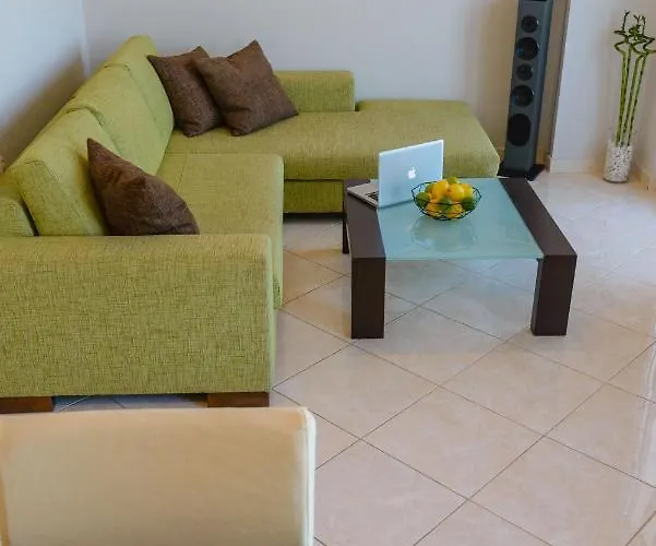 Lemoni Luxury In Front Of The Sea